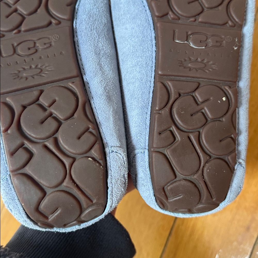 UGG Women's Dakota Moccasin Shoes - Picture 10 of 11